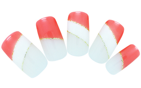 シンプルだけど可愛い働く女性に大人気の、ダブルフレンチネイル