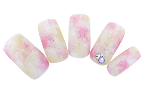 優しい色合いが女性らしい、チェリーブロッサムネイル