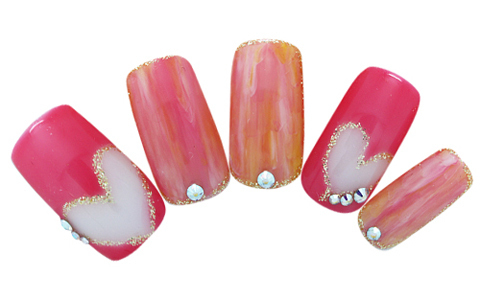 いつもよりワンランク上のラブリーな、ハートネイル