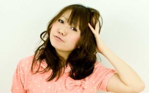 湿気で広がる髪、何とかしたい！ 髪のうねりを改善する方法とは