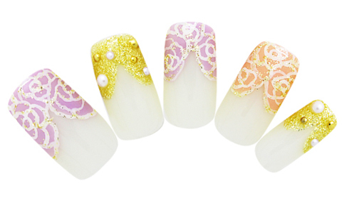 フレンチにバラを埋め込んだ、ラブローズネイル