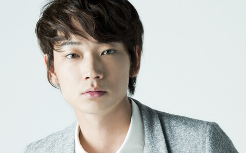 心を通わせるには 唇ではなく ミステリアスな色気の実力派俳優 綾野剛インタビュー ウーマンエキサイト 1 3