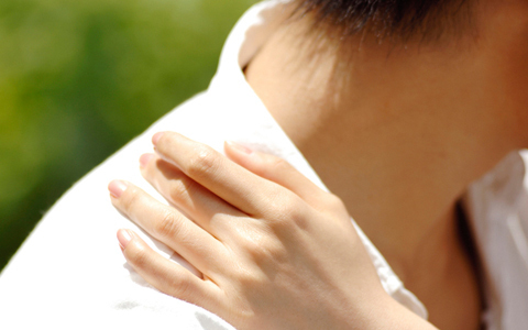 彼女がいる男友達から突然のキス！　そんな男性の心理とは