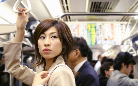 通勤電車で会う男性に片思いした三十路女性の取るべき行動は？