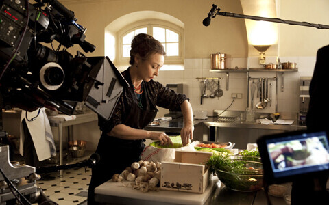 この上なく美味しい映画『大統領の料理人』で伝説の女性シェフを演じたカトリーヌ・フロ、インタビュー