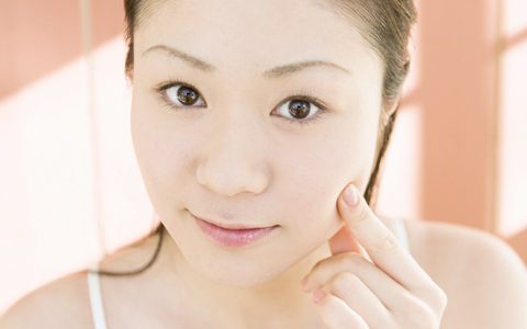 夏の終わりの疲れ肌に～毛穴を閉じる3つの方法