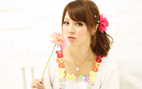 意外と簡単!? 女性らしい色っぽさを演出できる3つの方法