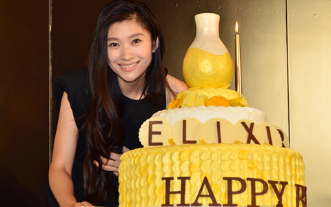 篠原涼子が実践する美容維持方法とは？ 人間ウォッチングが鍵