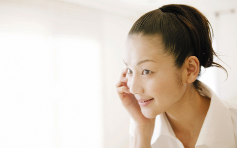 ビタミン系コスメで、肌荒れ知らずの美肌へ