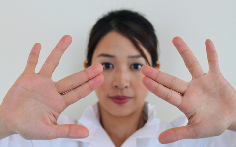 洗顔時の指使いで肌トラブルを回避