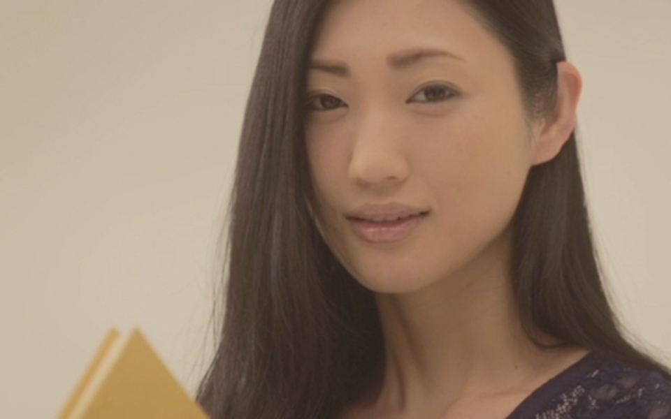 壇蜜の知的な一面に触れてみては 西友 冬ギフトのスペシャルサイトで自ら手がけた手記を朗読 ウーマンエキサイト 1 2