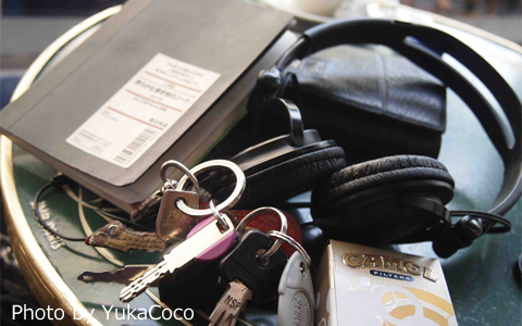 おしゃれパリジェンヌのバックの中身大公開！　こだわりアイテムのセレクト法【前編】
