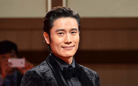 イ・ビョンホン、結婚後初来日でベテラン女優の演技に「バイガエシ！」