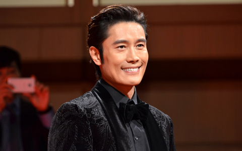 イ・ビョンホン、結婚後初来日でベテラン女優の演技に「バイガエシ！」