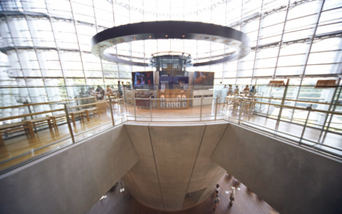 今週末は、東京のおしゃれな“立ち飲み”と“カフェ空間”に出掛けてみませんか