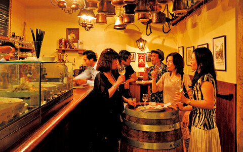 今週末は、東京のおしゃれな“立ち飲み”と“カフェ空間”に出掛けてみませんか