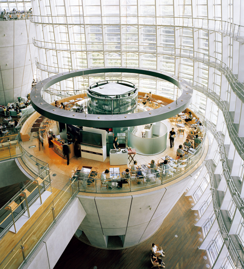 今週末は、東京のおしゃれな“立ち飲み”と“カフェ空間”に出掛けてみませんか