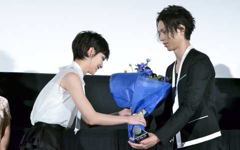 水嶋ヒロ、3年ぶりのスクリーン復帰作に剛力彩芽らと大号泣