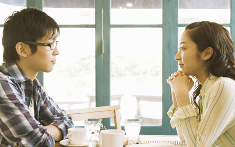 恋愛運を下げてしまう「鬱陶しい」と男性が思う質問6選【前編】