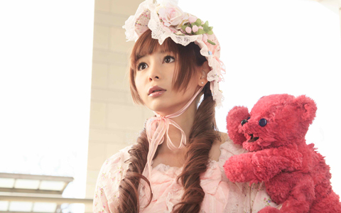 ロリータ衣装でヌンチャク技を披露するショコタン、中学時代の黒歴史が役作りに必要だった