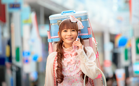 ロリータ衣装でヌンチャク技を披露するショコタン、中学時代の黒歴史が役作りに必要だった