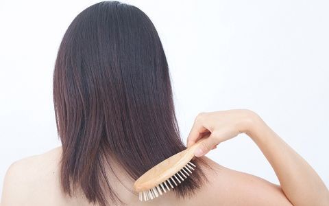 男性を惹き付ける魔法の髪型と、男性運をダウンさせる髪型の違いとは？　