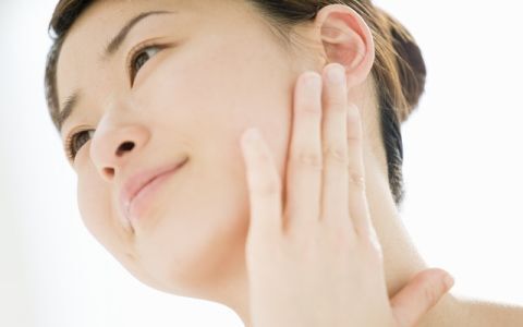 温めてツルツルの美肌に、おうちで簡単にできる温感美容法