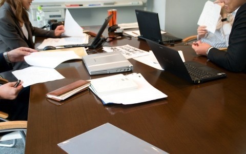 憧れの上司を落とす、社内でも使える恋愛テク