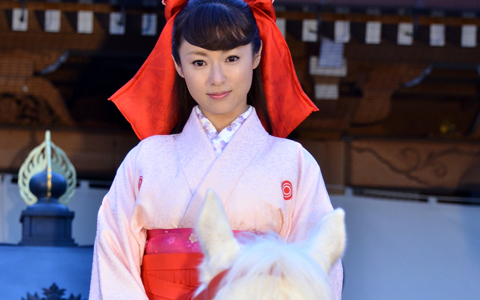 熱愛報道の深田恭子、白馬の王子さまは現れた？ 公の場で意味深コメント