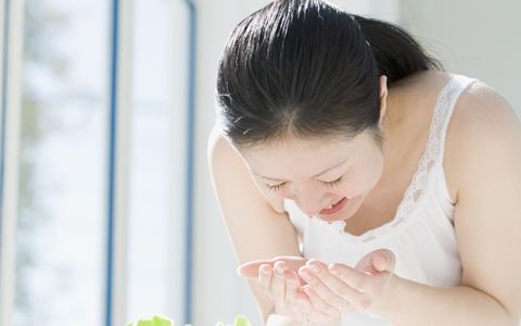 目指せツルツル肌、春の毛穴のお掃除法