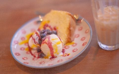 ストレスで甘いものが欲しくなる？ 幸せホルモンを味方につける方法