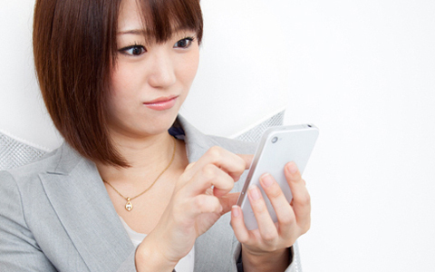 恋愛のタブー？ 彼の携帯をチェックしたことがあるかを調査！