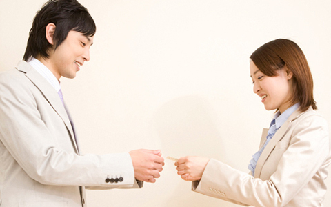 初めて会う人との会話はどうしたらいい？ 初対面で好印象を残す言葉その1【伝え方が9割】