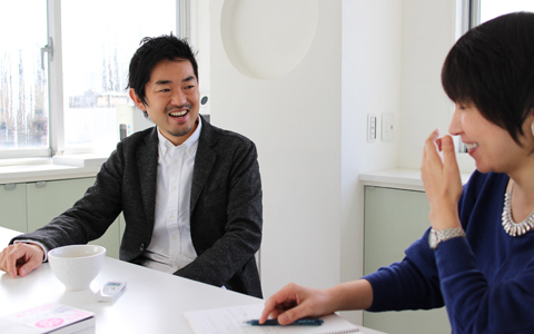 初めて会う人との会話はどうしたらいい？ 初対面で好印象を残す言葉その1【伝え方が9割】