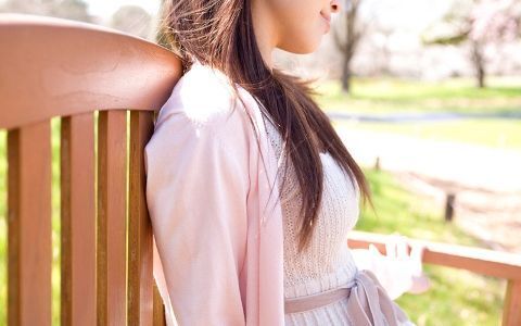 「落ち着かない」と思われる、デートのときのファッションカラー