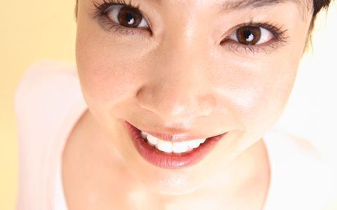 ほうれい線やむくみもスッキリ、夕方のお疲れ顔対策マッサージ