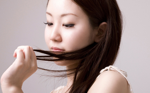 ぺったんこストレートは貧相？ モテストレートヘアに挑戦