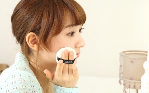 梅雨のベタつき肌解消！ 崩れ知らずのメイクテク