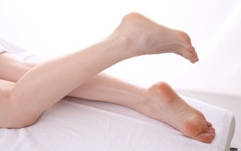 サンダル美人はかかと美人　素足に自信がもてるツルスベかかとになる方法