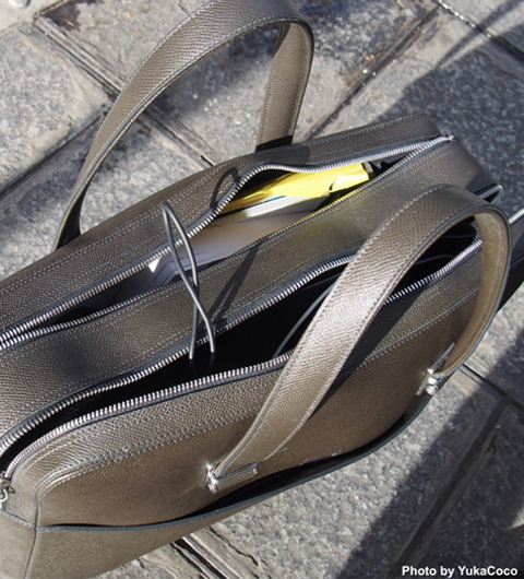 パリ発信、オシャレイケメンのファッションチェック・バッグの中身編【YukaCoco】