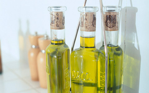 飲むだけで便秘も改善！ オリーブオイルダイエット