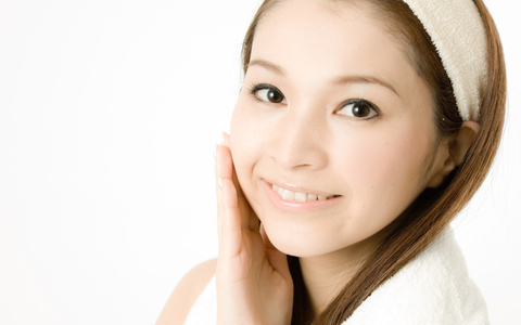 コレを取り入れるだけで最強美肌に！ 大人女子のためのスキンケア習慣とは？