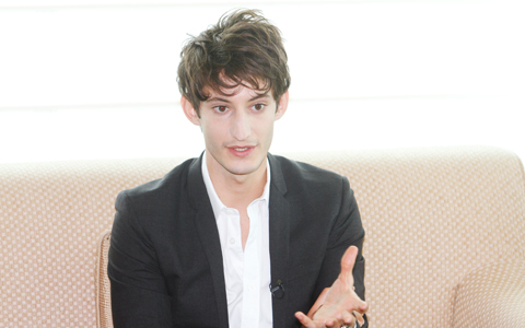 美しすぎる仏俳優ピエール・二ネが演じる『イヴ・サンローラン』オフィシャルインタビュー