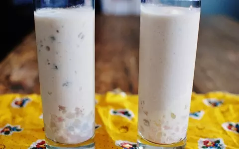 甘くて冷たいアジアンスイーツ「桃とココナッツのエスニック風パルフェ」