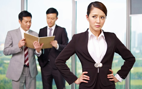 男性が引いている、職場での女子の言動って？