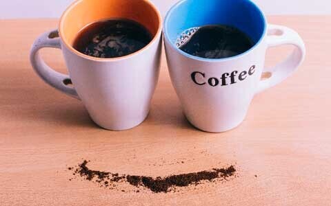 眠気覚ましのコーヒーが、かえって疲労感を増幅させている!?