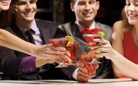 お酒を飲むなら「ペリエ」を使ったカクテルはいかが？　世界的トレンドの「ミクソロジー」とは