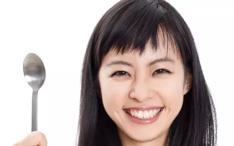 まるでナイアガラの滝!? たっぷりグレープソースのかかったレアチーズ風プリンとは