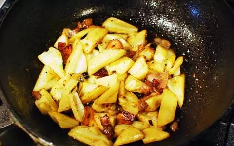 台風や大雨で家から出られない時に常備のありあわせでつくる1品 「常備菜・ベーコンとレンコンのきんぴら」