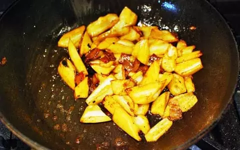 台風や大雨で家から出られない時に常備のありあわせでつくる1品 「常備菜・ベーコンとレンコンのきんぴら」